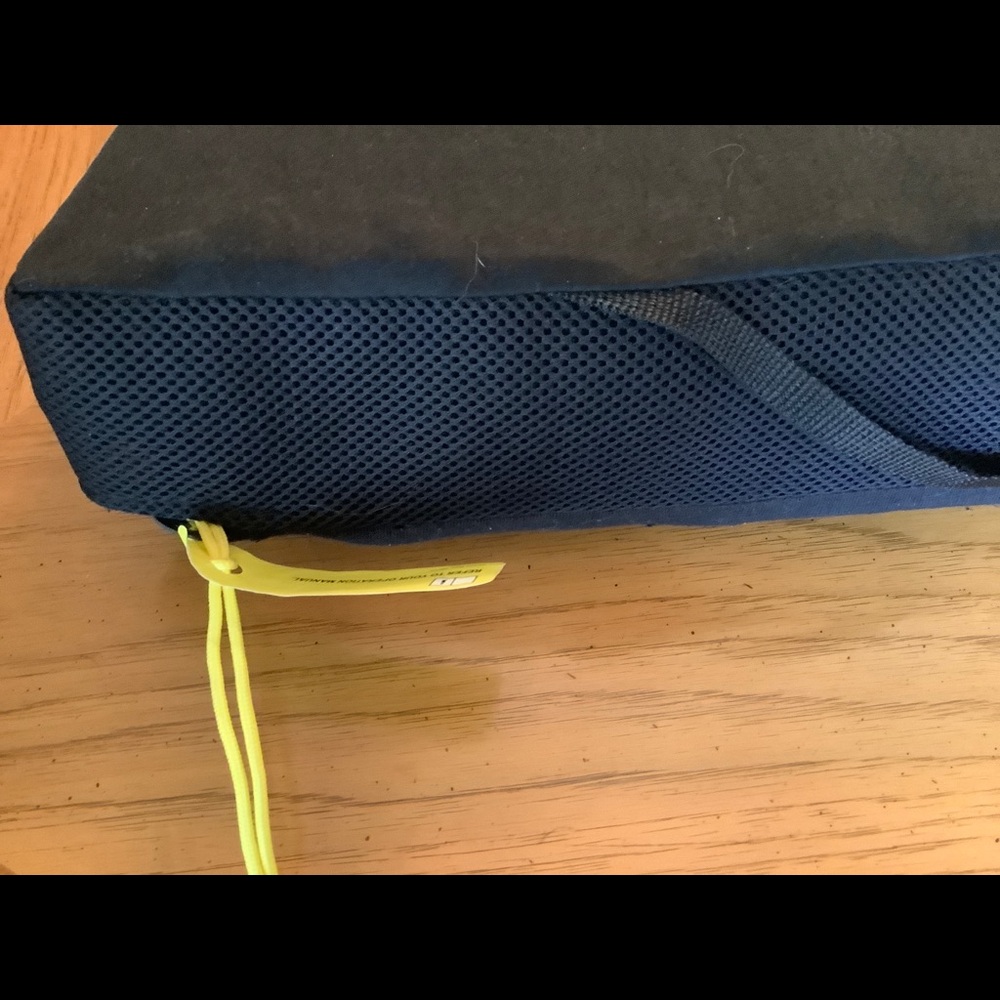 Roho Wheelchair high profile cushion w/air pump - Picture 3 of 7